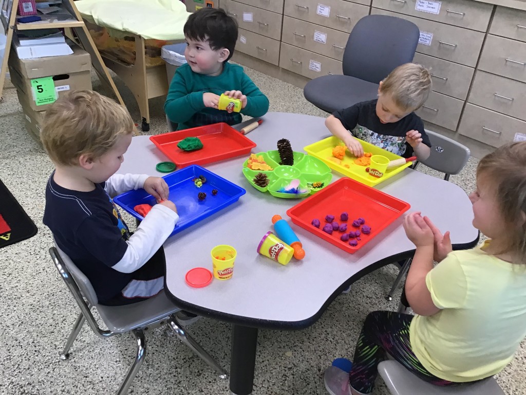 Our three year old preschool students love play dough activities! Not only does using play dough develop students' fine motor skills by strengthening their finger muscles and increasing their hand eye coordination, it also gives tons of opportunities for creativity! From forming letters to making feeling faces to creating their own Thanksgiving or Christmas decoration, the possibilities are endless. 