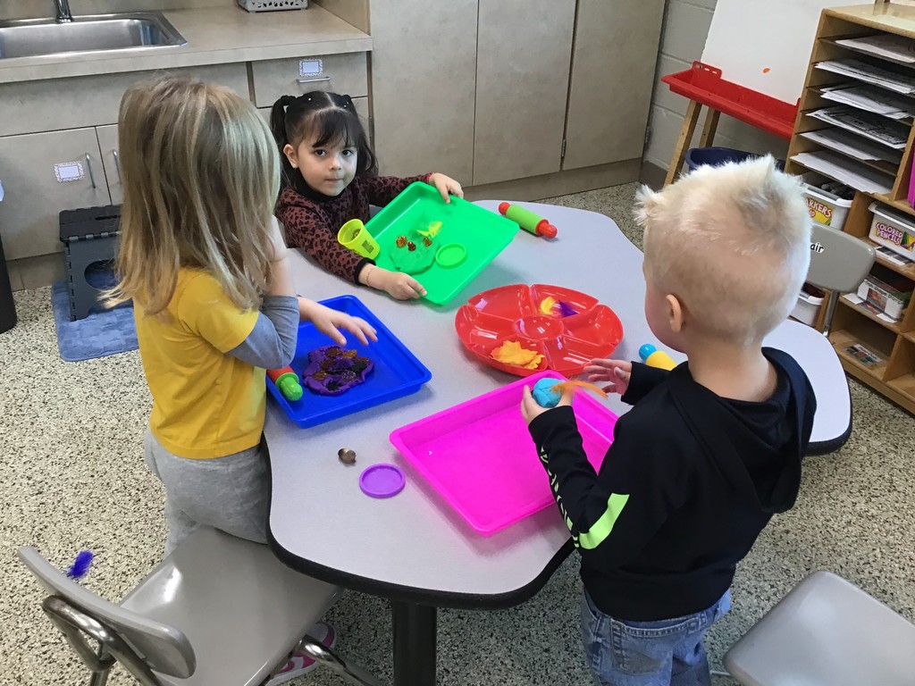 Our three year old preschool students love play dough activities! Not only does using play dough develop students' fine motor skills by strengthening their finger muscles and increasing their hand eye coordination, it also gives tons of opportunities for creativity! From forming letters to making feeling faces to creating their own Thanksgiving or Christmas decoration, the possibilities are endless. 