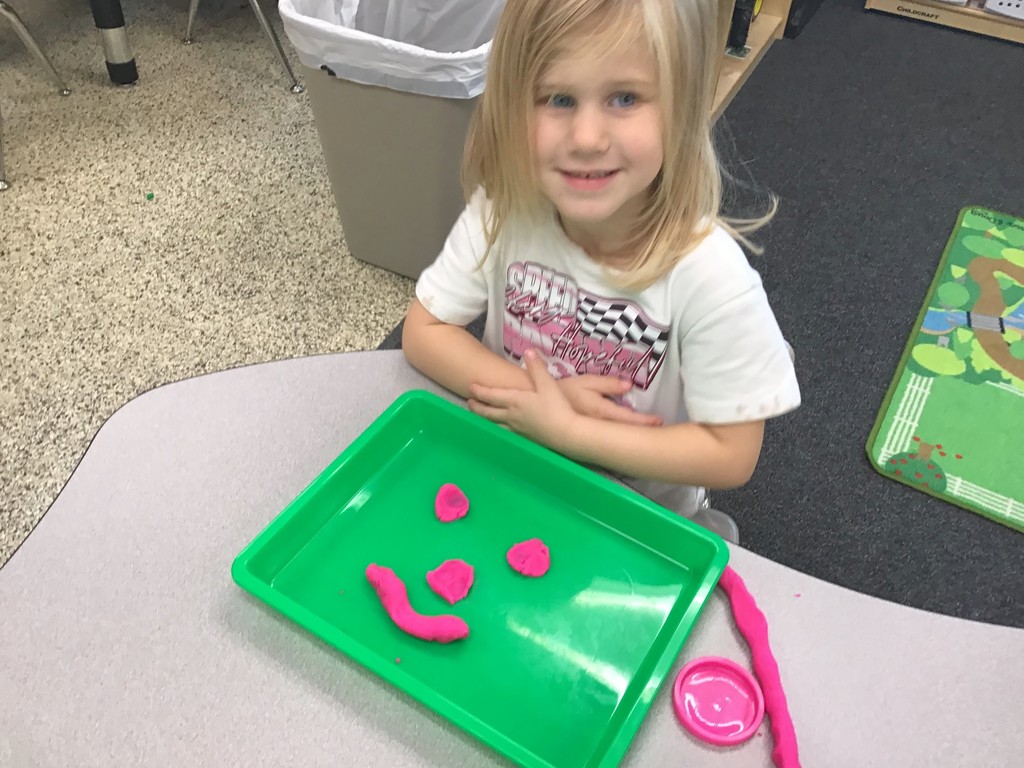 Our three year old preschool students love play dough activities! Not only does using play dough develop students' fine motor skills by strengthening their finger muscles and increasing their hand eye coordination, it also gives tons of opportunities for creativity! From forming letters to making feeling faces to creating their own Thanksgiving or Christmas decoration, the possibilities are endless. 
