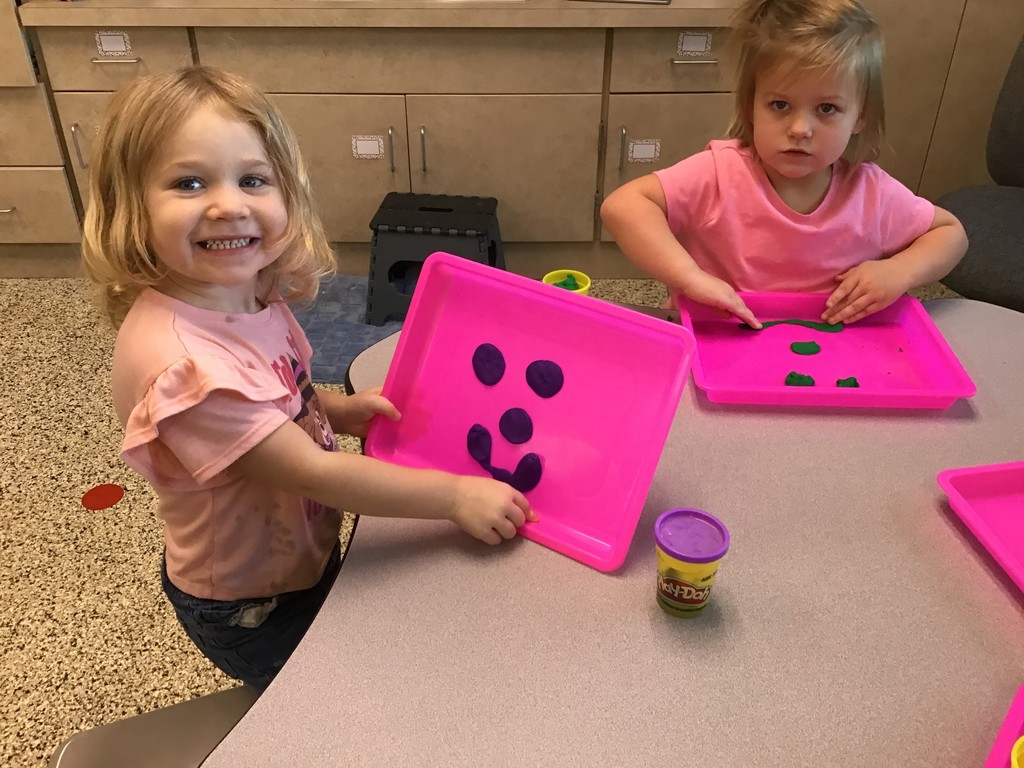 Our three year old preschool students love play dough activities! Not only does using play dough develop students' fine motor skills by strengthening their finger muscles and increasing their hand eye coordination, it also gives tons of opportunities for creativity! From forming letters to making feeling faces to creating their own Thanksgiving or Christmas decoration, the possibilities are endless. 
