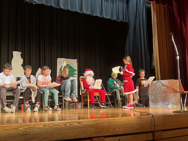 On December 22, Mrs. Conary’s homeroom shared a readers’ theater performance with fellow 4th graders and their families. The audience loved it—future actors and actresses for sure! IMG_8036.jpg
