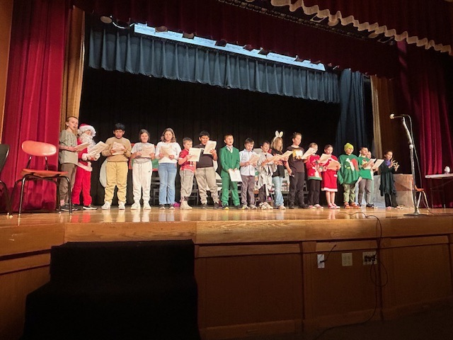 On December 22, Mrs. Conary’s homeroom shared a readers’ theater performance with fellow 4th graders and their families. The audience loved it—future actors and actresses for sure! IMG_8036.jpg