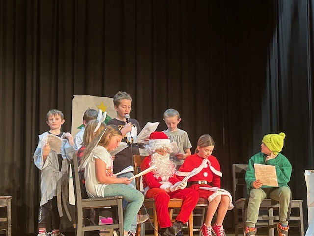 On December 22, Mrs. Conary’s homeroom shared a readers’ theater performance with fellow 4th graders and their families. The audience loved it—future actors and actresses for sure! IMG_8036.jpg