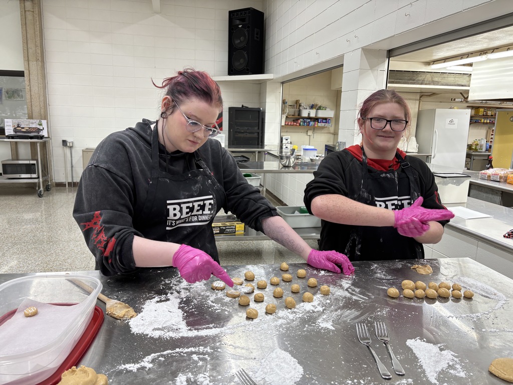 Baking Class has been busy making candy to finish out their semester. The Candy Labs were: peanut butter candy, Ritz P.B. Crackers covered in chocolate, Root beer float fudge, Fantasy Chocolate Fudge, Marshmallow Roll, and Caramels. Some of the extras were shared on the snack table for semester test days. 