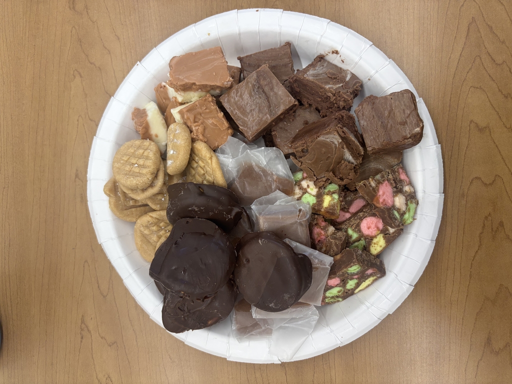 Baking Class has been busy making candy to finish out their semester. The Candy Labs were: peanut butter candy, Ritz P.B. Crackers covered in chocolate, Root beer float fudge, Fantasy Chocolate Fudge, Marshmallow Roll, and Caramels. Some of the extras were shared on the snack table for semester test days. 