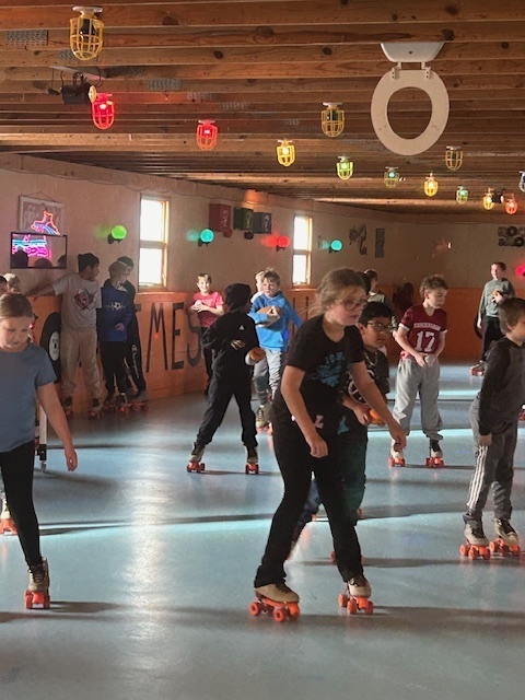 Our 4th graders had an absolute blast at their 2nd quarter reward party—skating in town! 🛼🎉 Lots of smiles, laughter, and unforgettable memories were made. Thank you to everyone who supports our raffle—your generosity helps make fun, motivating opportunities like this possible for our students. We truly couldn’t do it without you! 