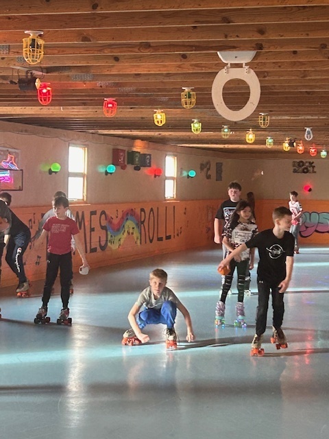 Our 4th graders had an absolute blast at their 2nd quarter reward party—skating in town! 🛼🎉 Lots of smiles, laughter, and unforgettable memories were made. Thank you to everyone who supports our raffle—your generosity helps make fun, motivating opportunities like this possible for our students. We truly couldn’t do it without you! 