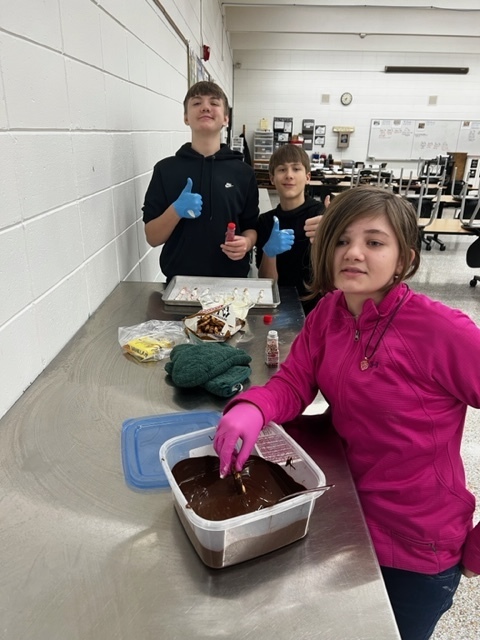 ❤️7th Grade FCS (two sections) had a Valentine's Lab last week. ❤️