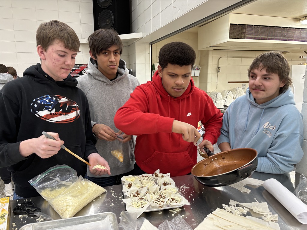 The Cooking Around the World class has been learning about Mexico's people, culture, and food. Here are some pictures from their Mexican Food Lab of fajitas, mini tacos, and chilaquiles verdes. 