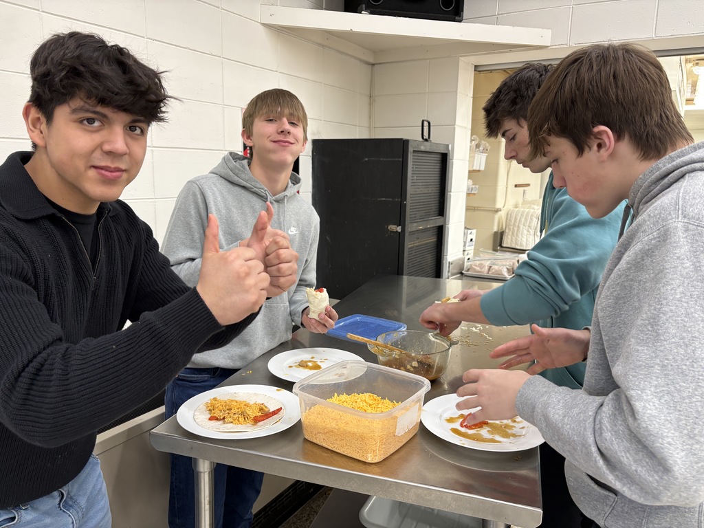 The Cooking Around the World class has been learning about Mexico's people, culture, and food. Here are some pictures from their Mexican Food Lab of fajitas, mini tacos, and chilaquiles verdes. 