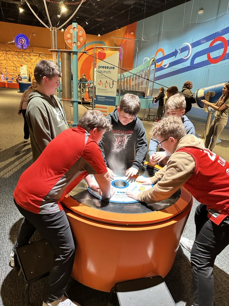 The 5th graders enjoyed a great trip to Des Moines today! We toured our beautiful Capitol and enjoyed the Science Center of Iowa. Thank you to all who sold Kwik Star cards to fund our trip!