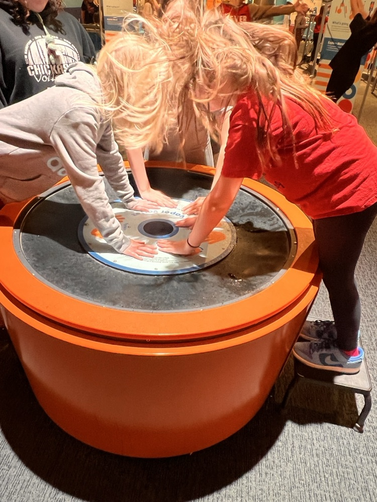 The fifth graders had an amazing field trip to Des Moines seeing the State Capitol and the Science Center!!