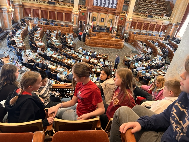 The fifth graders had an amazing field trip to Des Moines seeing the State Capitol and the Science Center!!