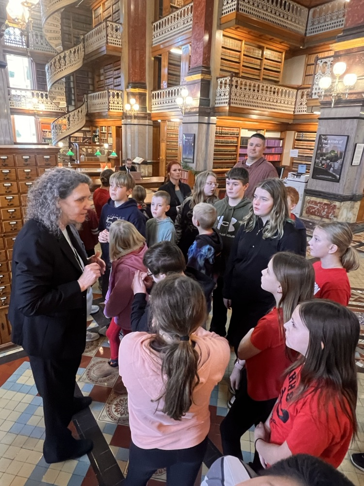 The fifth graders had an amazing field trip to Des Moines seeing the State Capitol and the Science Center!!