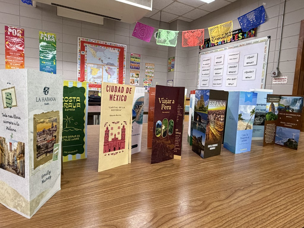✈️ The students explored the world in Spanish III. They created tourist brochures to promote touristic places and activities to do in Hispanic countries using the past tense! Look at their amazing destinations and creativity!