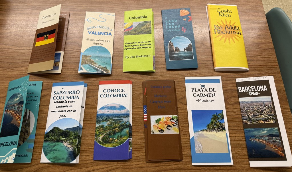 ✈️ The students explored the world in Spanish III. They created tourist brochures to promote touristic places and activities to do in Hispanic countries using the past tense! Look at their amazing destinations and creativity!
