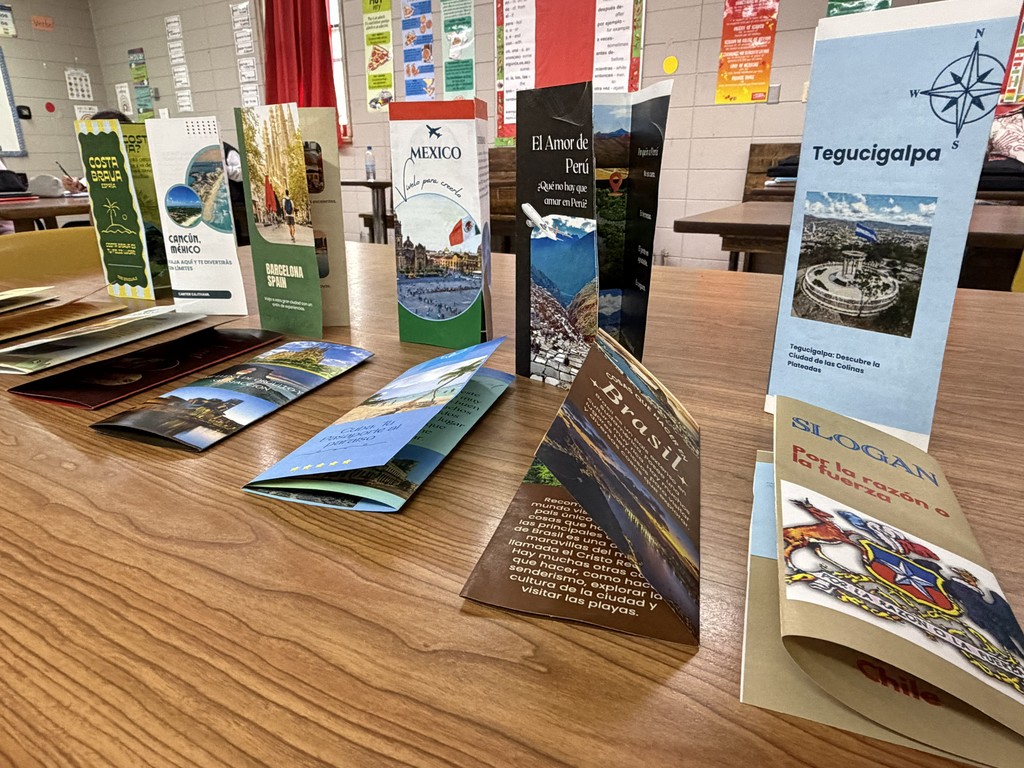 ✈️ The students explored the world in Spanish III. They created tourist brochures to promote touristic places and activities to do in Hispanic countries using the past tense! Look at their amazing destinations and creativity!