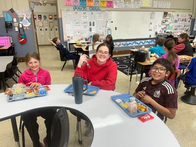 The 4th graders loved having their high school pen pals join them for lunch yesterday! It was so much fun for all ages as they shared laughs, enjoyed their meal, and then headed out to recess together. ❤️🖤