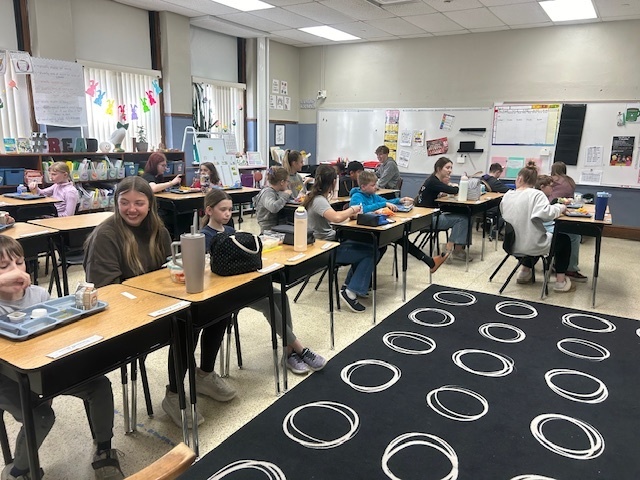 The 4th graders loved having their high school pen pals join them for lunch yesterday! It was so much fun for all ages as they shared laughs, enjoyed their meal, and then headed out to recess together. ❤️🖤