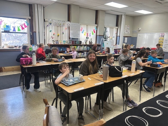 The 4th graders loved having their high school pen pals join them for lunch yesterday! It was so much fun for all ages as they shared laughs, enjoyed their meal, and then headed out to recess together. ❤️🖤