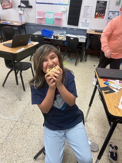 Throndson’s class made “Smart Cookies” and enjoyed a sweet treat to get our mindset ready for testing next week! 🍪✨ 