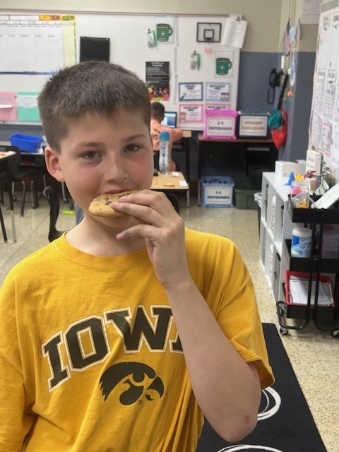 Throndson’s class made “Smart Cookies” and enjoyed a sweet treat to get our mindset ready for testing next week! 🍪✨ 