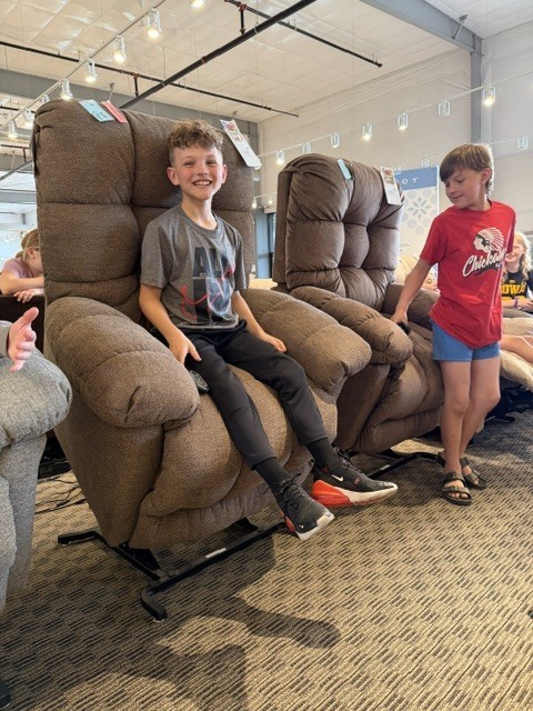 Yesterday, the 4th graders visited Dungey’s furniture to get some inspiration for what they wanted to have inside their dream bedroom. For their PBL project, students are to design their own dream bedroom and will be making a 3D model of their room!