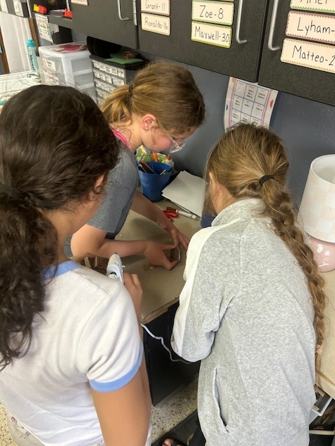 Last day of building for the 4th grade Dream Bedroom PBL project!  These kids have been amazing—showing creativity, problem-solving, and so much perseverance as they brought their ideas to life with their 3D models. This week, we’re shifting gears to writing as they draft persuasive letters to their parents, trying to convince them to make their dream bedrooms a reality. We can’t wait to see how they use their hard work and designs to support their arguments!