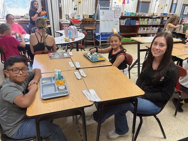 The 4th graders welcomed their final group of pen pals into the 4th-grade classroom! They are so grateful for their partnership with Interact Club and the meaningful connections the students have built throughout this experience.