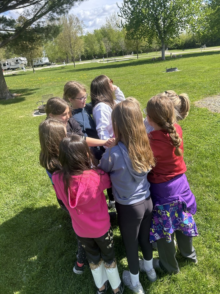 Day 1 of School of the Wild: School of the Wild was full of hands-on learning and adventure for these fourth graders!  Students explored how to use GPS, practiced communication and teamwork skills, learned about shelters and habitats, and even made their own bird feeders. So much learning, curiosity, and fun all in one experience!