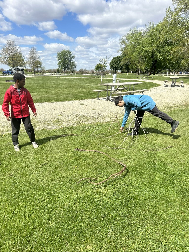 Day 1 of School of the Wild: School of the Wild was full of hands-on learning and adventure for these fourth graders!  Students explored how to use GPS, practiced communication and teamwork skills, learned about shelters and habitats, and even made their own bird feeders. So much learning, curiosity, and fun all in one experience!