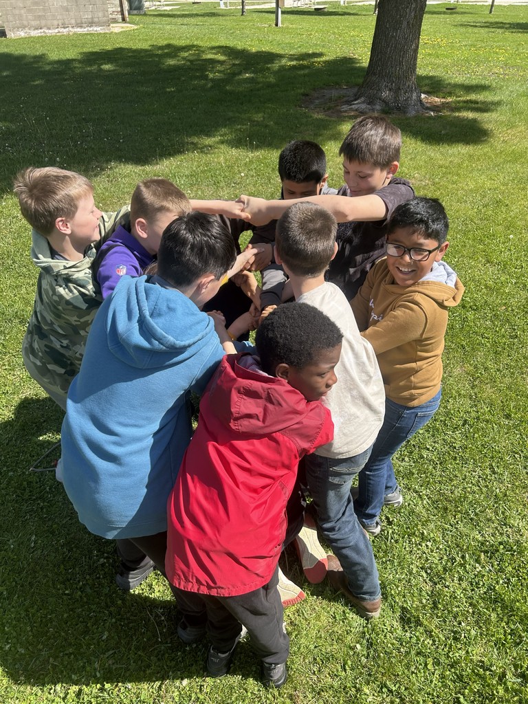 Day 1 of School of the Wild: School of the Wild was full of hands-on learning and adventure for these fourth graders!  Students explored how to use GPS, practiced communication and teamwork skills, learned about shelters and habitats, and even made their own bird feeders. So much learning, curiosity, and fun all in one experience!