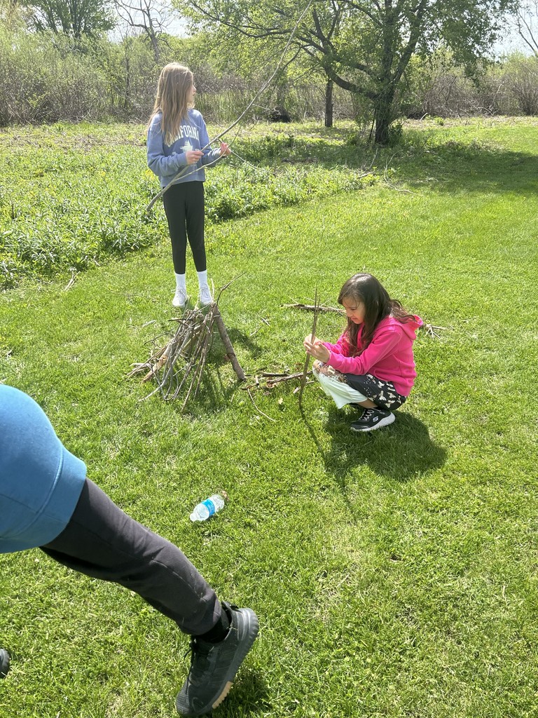 Day 1 of School of the Wild: School of the Wild was full of hands-on learning and adventure for these fourth graders!  Students explored how to use GPS, practiced communication and teamwork skills, learned about shelters and habitats, and even made their own bird feeders. So much learning, curiosity, and fun all in one experience!