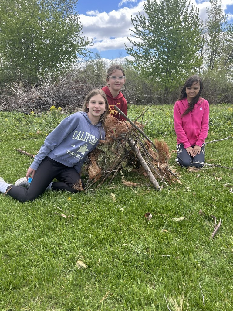 Day 1 of School of the Wild: School of the Wild was full of hands-on learning and adventure for these fourth graders!  Students explored how to use GPS, practiced communication and teamwork skills, learned about shelters and habitats, and even made their own bird feeders. So much learning, curiosity, and fun all in one experience!