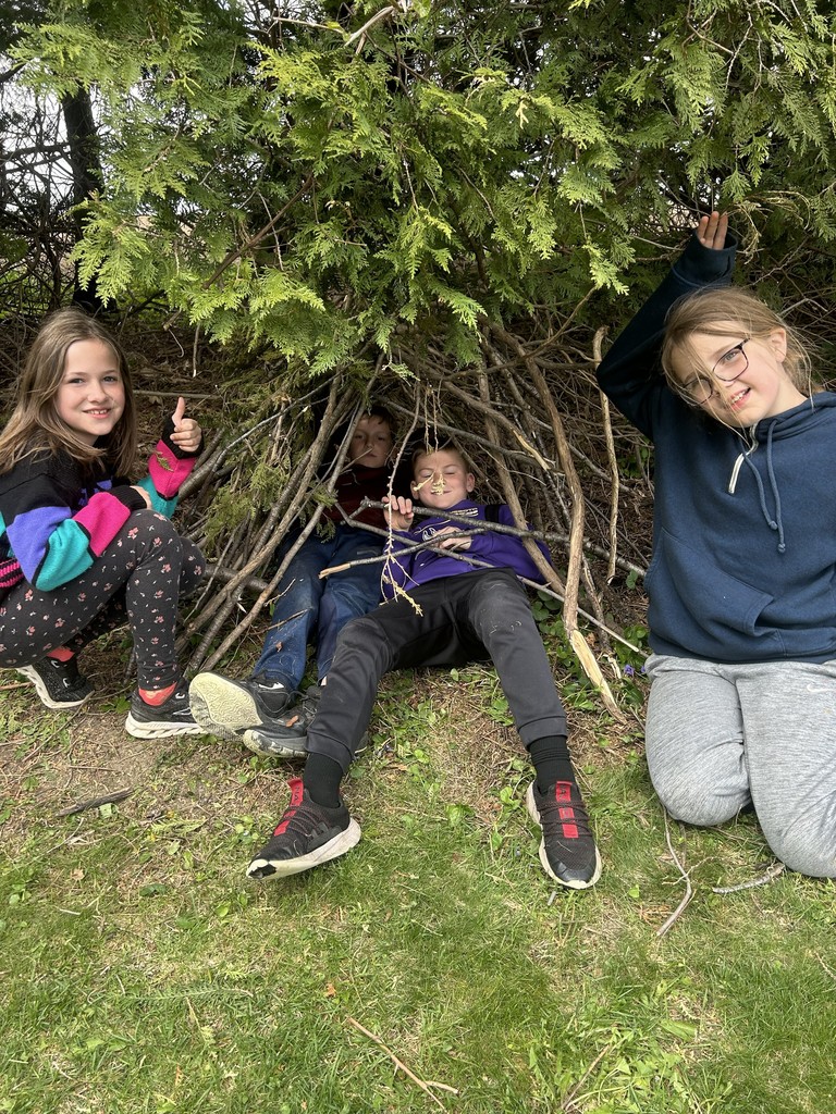 Day 1 of School of the Wild: School of the Wild was full of hands-on learning and adventure for these fourth graders!  Students explored how to use GPS, practiced communication and teamwork skills, learned about shelters and habitats, and even made their own bird feeders. So much learning, curiosity, and fun all in one experience!