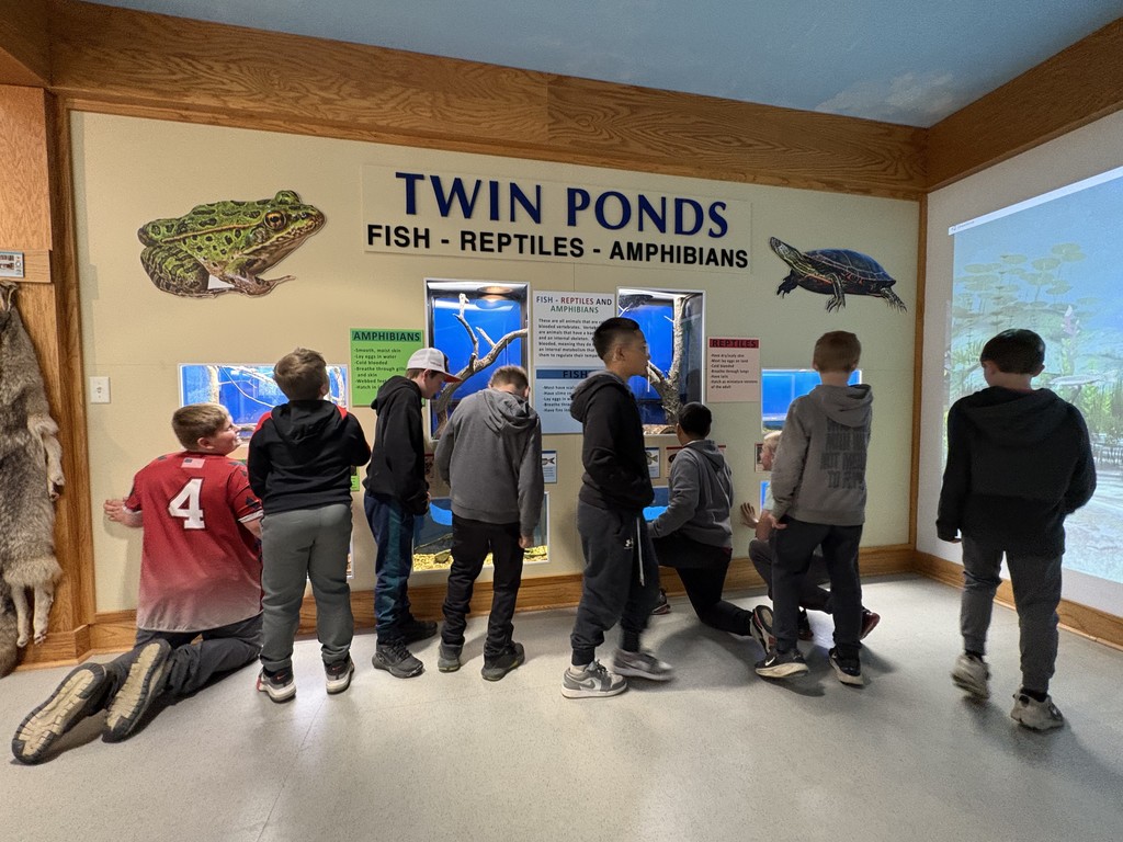 Fourth graders had a busy and exciting day at Twin Ponds! During one of the rotations, they went on a hike where they searched for animal tracks and observed creatures in their natural environment. Students also identified producers and consumers, as well as classified animals as carnivores, herbivores, or omnivores. In addition, they explored the new displays in the Nature Center and had fun playing the interactive game “Oh, Deer!”