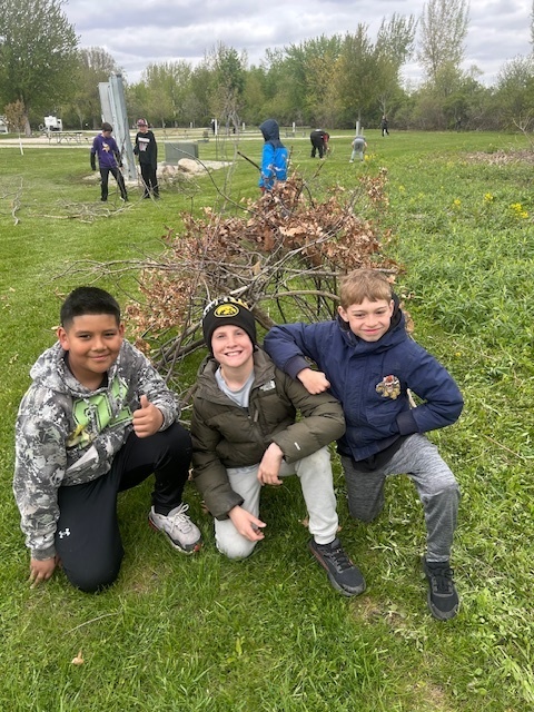 Day 2 of School of the Wild was a chilly one, but they still had so much fun learning outdoors! Students worked together to solve math problems using GPS skills, strengthened their communication and teamwork through the Human Knot activity, and explored habitats and shelters. So many important life skills were practiced today through hands-on learning and teamwork!