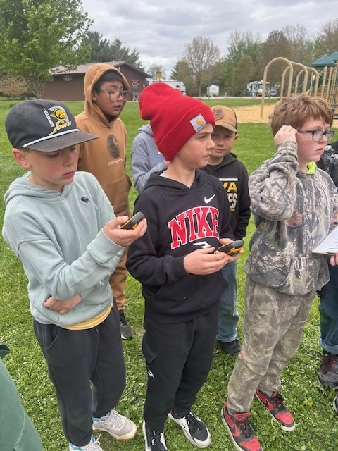 Day 2 of School of the Wild was a chilly one, but they still had so much fun learning outdoors! Students worked together to solve math problems using GPS skills, strengthened their communication and teamwork through the Human Knot activity, and explored habitats and shelters. So many important life skills were practiced today through hands-on learning and teamwork!
