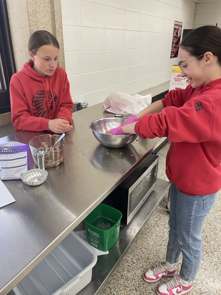 Bake Me Happy students got into the kitchen for the first time today. Groups made Dubai Chocolate, chocolate chip cookies, and fudge brownies. 