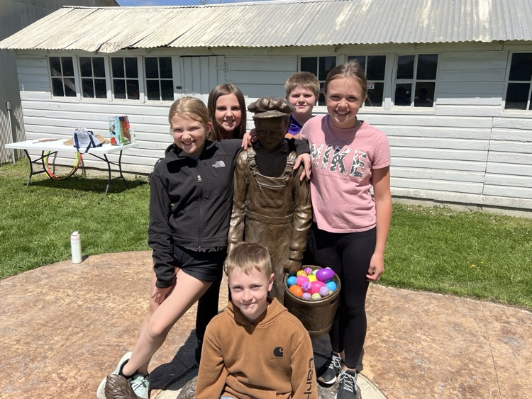 The fifth graders enjoyed a field trip to Norman Borlaug’s boyhood farm in Cresco today!! 