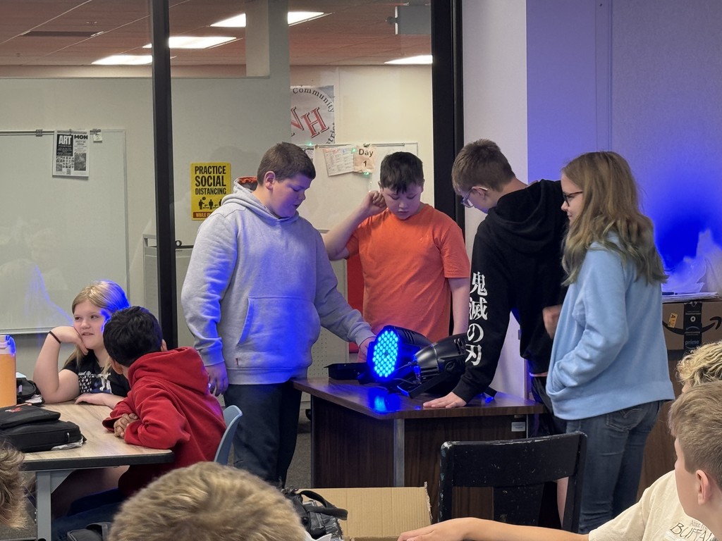 Last Friday, the Design the Sky students met withRocco Vitale. Rocco is the guy that is in charge of pyrotechnics and SFX at the Super Bowl, as well as other major touring acts. We also had some students tinkering with DMX par lights…learning to run and sequence them. 