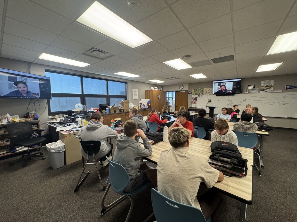 Last Friday, the Design the Sky students met withRocco Vitale. Rocco is the guy that is in charge of pyrotechnics and SFX at the Super Bowl, as well as other major touring acts. We also had some students tinkering with DMX par lights…learning to run and sequence them. 