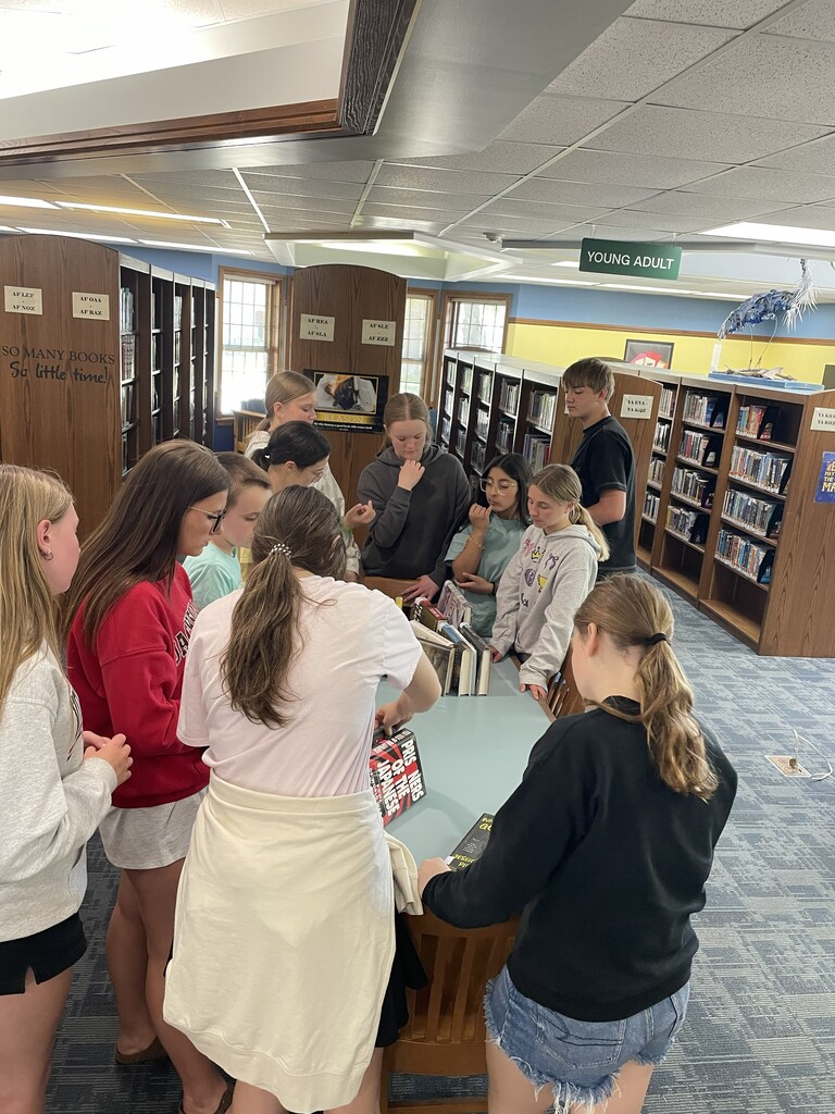 The endmester class, Book Love took learning beyond the classroom yesterday with a trip to the public library! Students stepped into the role of librarians by checking out books, shelving returns, and helping keep the library organized. They also got creative with a fun library craft! 📚