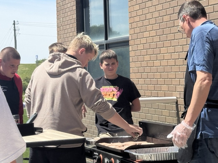 Rooftop BBQ was out in the rooftop today with Reicksview Farms! Mark and Emily were back to help us make bacon/loin smash burgers!!!! Yes, it’s smells as good as it looks!