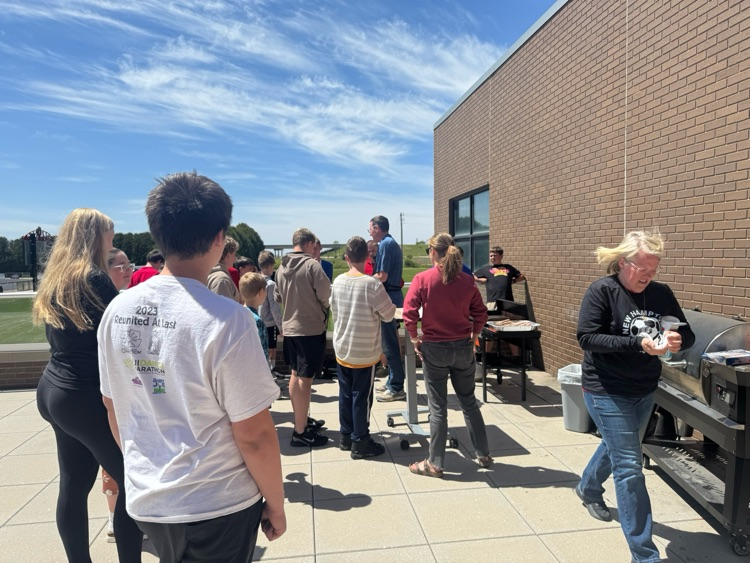 Rooftop BBQ was out in the rooftop today with Reicksview Farms! Mark and Emily were back to help us make bacon/loin smash burgers!!!! Yes, it’s smells as good as it looks!