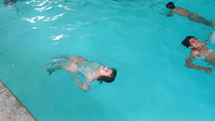 The students have been making a splash in their Water Smart class! 🌊 Students have been building confidence in the water while practicing important safety skills such as floating, breath control, treading water, and different swim strokes.