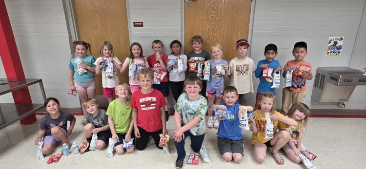 🦷 Elementary Tooth Race RESULTS ARE IN!! Each student in the winning classrooms received a bag full of goodies as a reward for their participation. Tied for 1st -Treichel / Ollendieck: 20 2nd place- Lester: 18