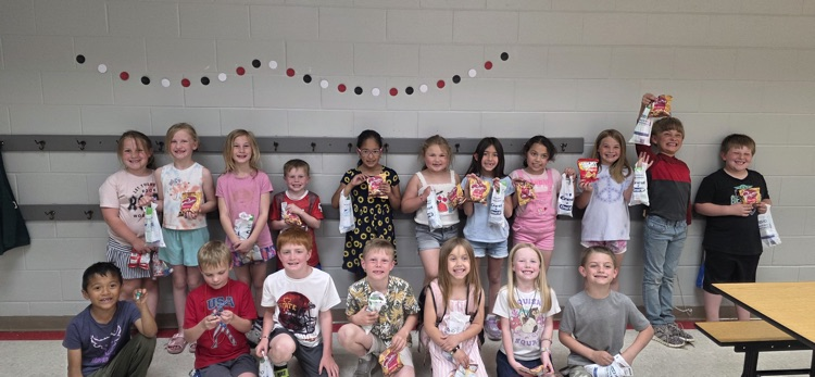 🦷 Elementary Tooth Race RESULTS ARE IN!! Each student in the winning classrooms received a bag full of goodies as a reward for their participation. Tied for 1st -Treichel / Ollendieck: 20 2nd place- Lester: 18