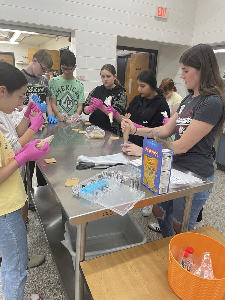 Trevyn Smith, owner of Cake My Day, visited Bake Me Happy to talk about starting her own cupcake business. She shared her knowledge and experience with students.