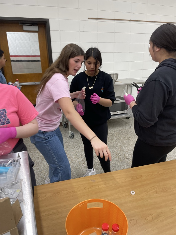 Trevyn Smith, owner of Cake My Day, visited Bake Me Happy to talk about starting her own cupcake business. She shared her knowledge and experience with students.